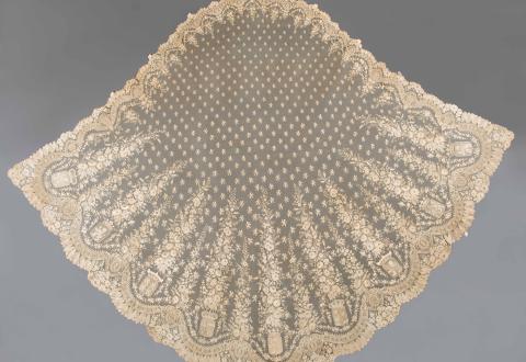 Lace & Costumes | Art & History Museum